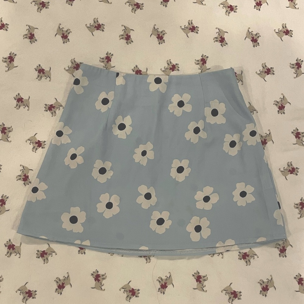 Good condition has a zipper ,size 2